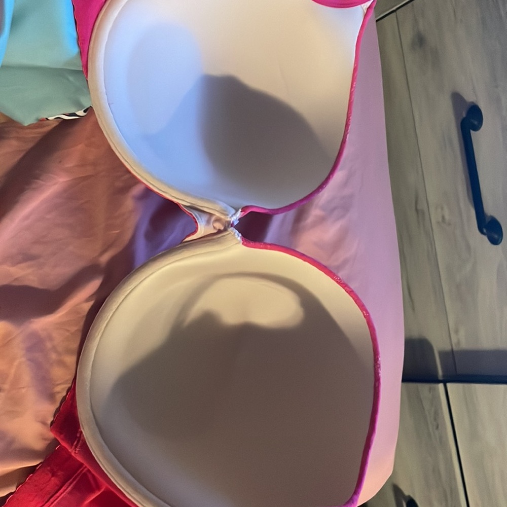 Bras - Picture 8 of 8